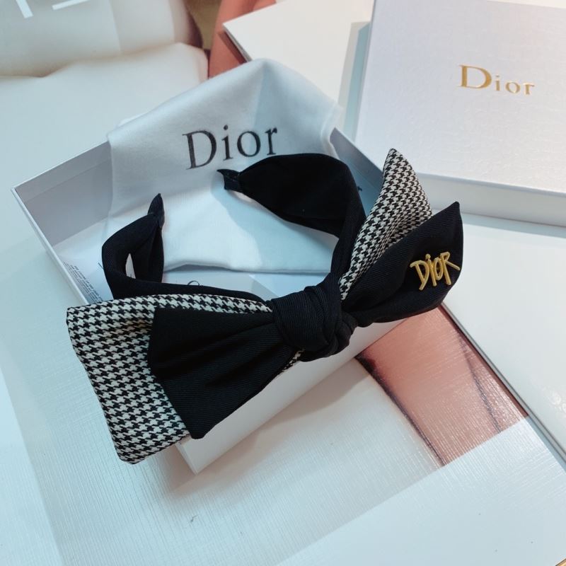 CHRISTIAN DIOR